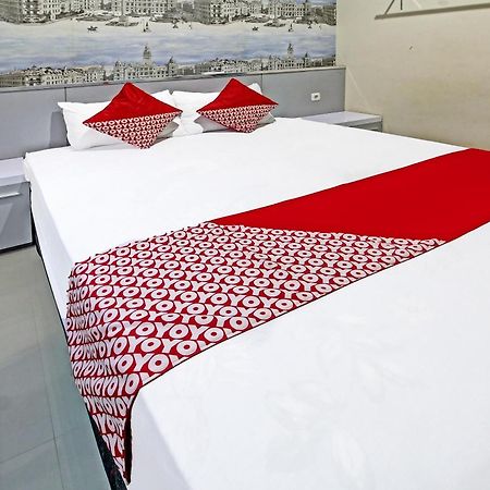 Super Oyo 91202 Family Guest House Syariah Tulungagung Eksteriør billede