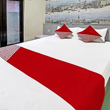 Super Oyo 91202 Family Guest House Syariah Tulungagung Eksteriør billede