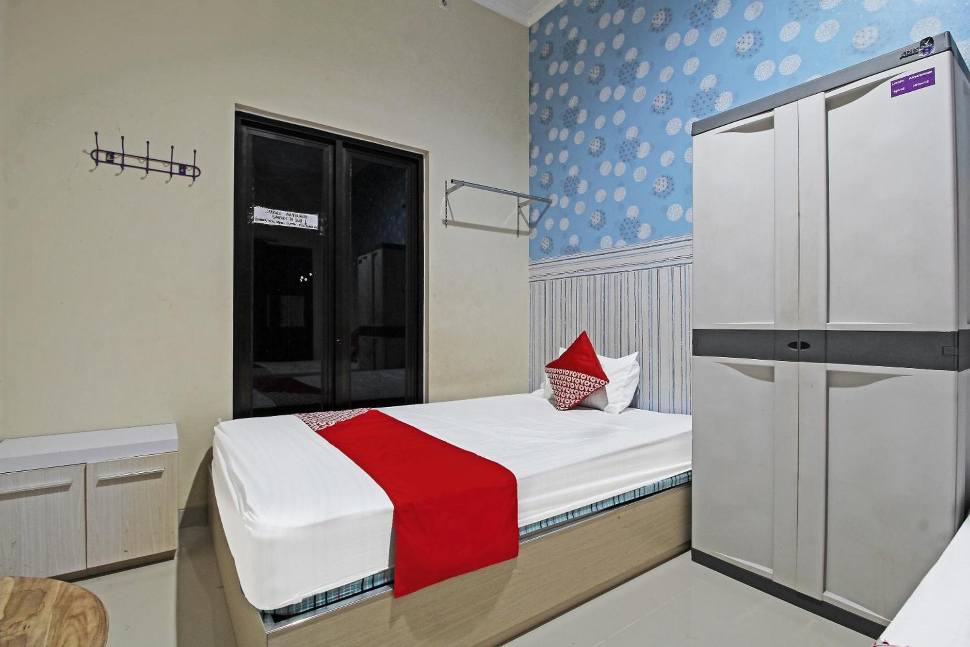Super Oyo 91202 Family Guest House Syariah Tulungagung Eksteriør billede