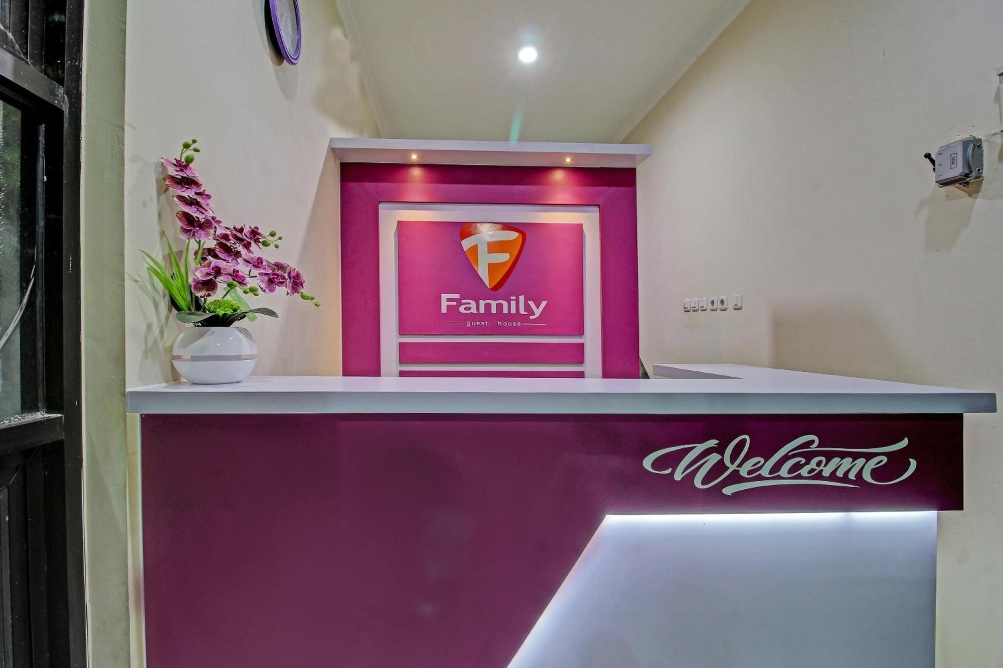 Super Oyo 91202 Family Guest House Syariah Tulungagung Eksteriør billede