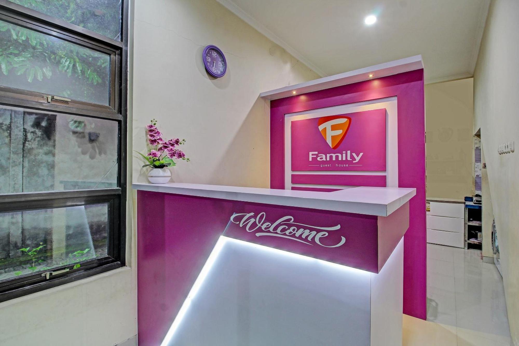 Super Oyo 91202 Family Guest House Syariah Tulungagung Eksteriør billede