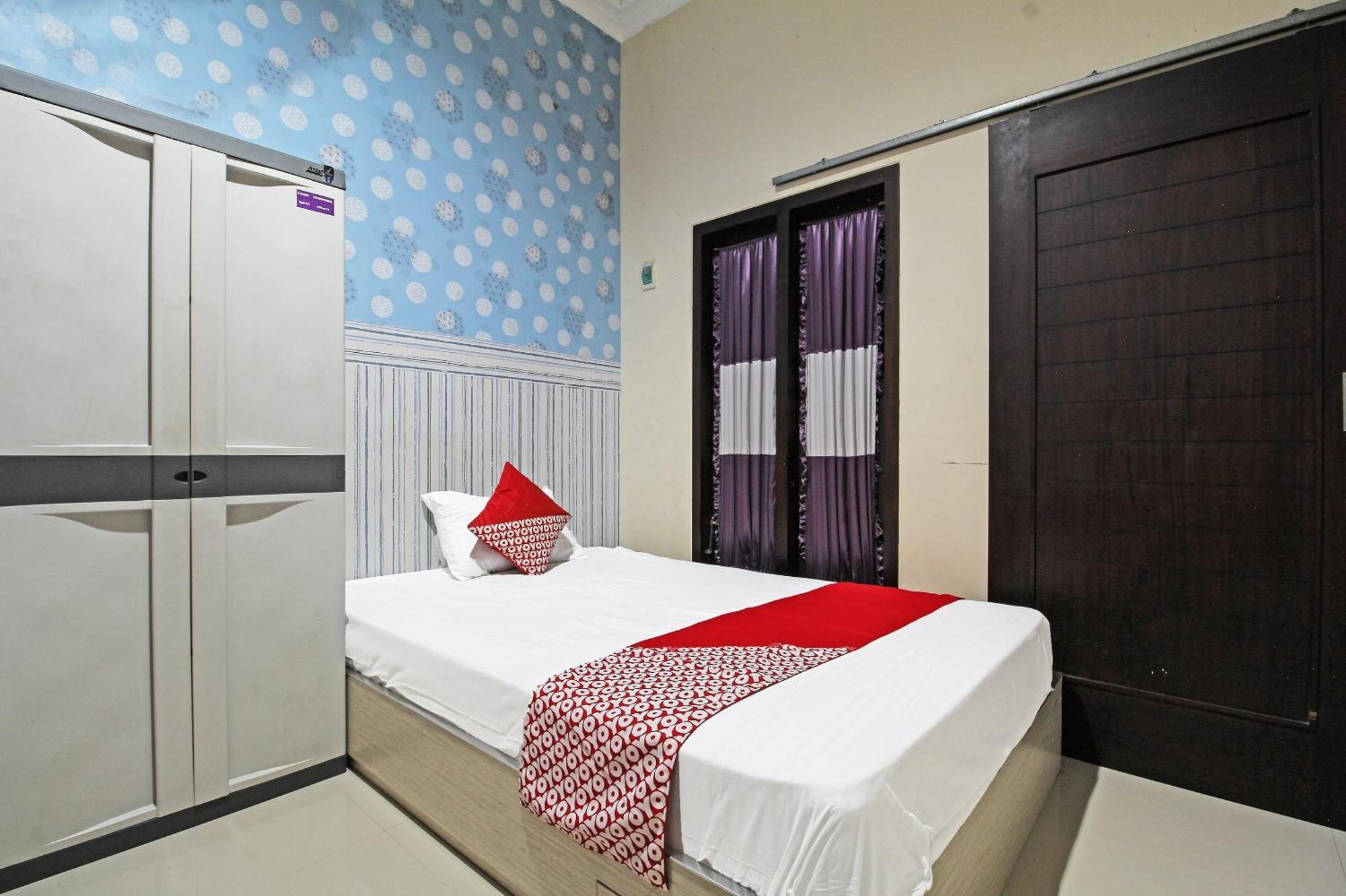 Super Oyo 91202 Family Guest House Syariah Tulungagung Eksteriør billede